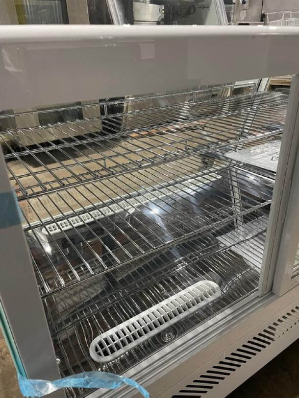 New! Scratch-N-Dent! Marchia Commercial White 36" Refrigerated Curved Glass Bakery Display Case! With LED Lighting! With Adjustable Wire Racks! With Rear Sliding Glass Doors! Model: MDC161! 110-120V! - Image 7 of 10