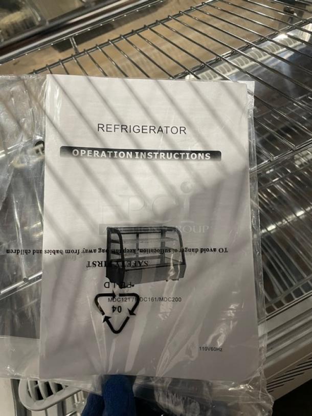 New! Scratch-N-Dent! Marchia Commercial White 36" Refrigerated Curved Glass Bakery Display Case! With LED Lighting! With Adjustable Wire Racks! With Rear Sliding Glass Doors! Model: MDC161! 110-120V! - Image 8 of 10