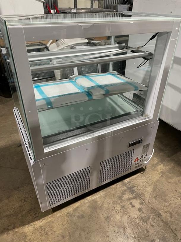 New! Scratch-N-Dent! Marchia Commercial White 36" Curved Glass Refrigerated Bakery Display Case! With Adjustable Glass Shelves! With LED Lighting! With Rear Hinged Reach In Doors! Model: MB36-W! 110-120V! On Casters! - Image 3 of 11