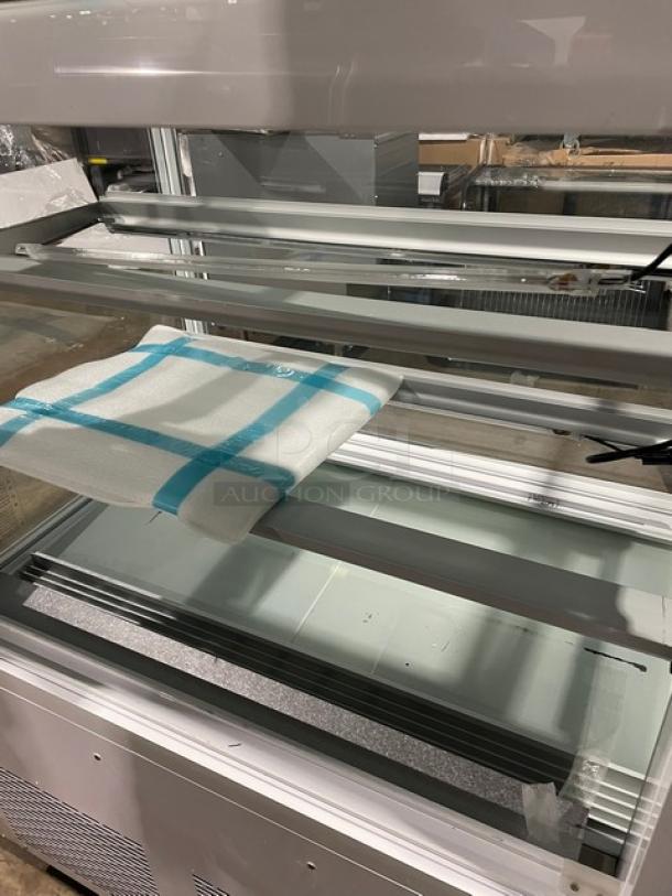 New! Scratch-N-Dent! Marchia Commercial White 36" Curved Glass Refrigerated Bakery Display Case! With Adjustable Glass Shelves! With LED Lighting! With Rear Hinged Reach In Doors! Model: MB36-W! 110-120V! On Casters! - Image 6 of 11
