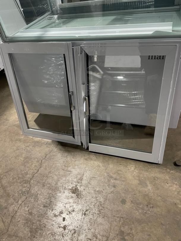 New! Scratch-N-Dent! Marchia Commercial White 36" Curved Glass Refrigerated Bakery Display Case! With Adjustable Glass Shelves! With LED Lighting! With Rear Hinged Reach In Doors! Model: MB36-W! 110-120V! On Casters! - Image 9 of 11