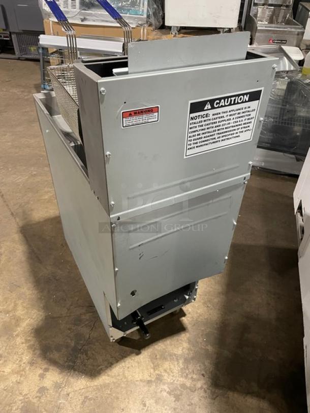 New! Scratch-N-Dent! Empura Commercial Stainless Steel Natural Gas Powered Floor Style Deep Fat Fryer! With Back Splash! With 2 Frying Baskets! Model: EGF-40/50_NAT SN: 2202005038! On Legs! - Image 3 of 11
