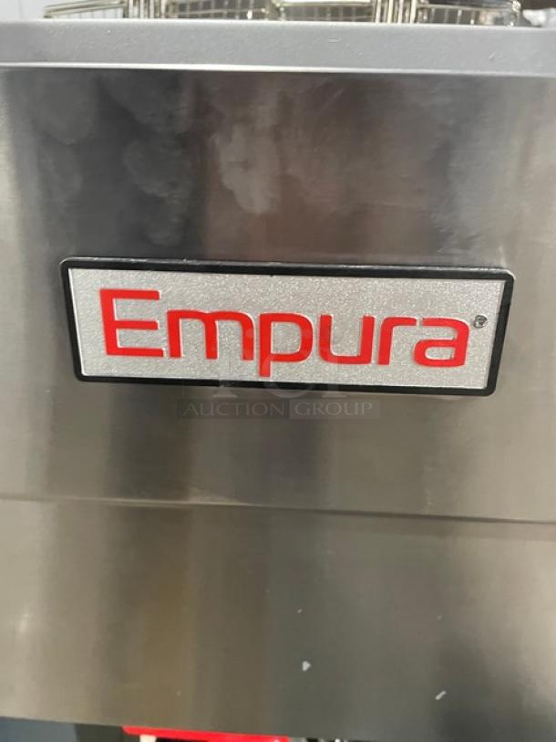 New! Scratch-N-Dent! Empura Commercial Stainless Steel Natural Gas Powered Floor Style Deep Fat Fryer! With Back Splash! With 2 Frying Baskets! Model: EGF-40/50_NAT SN: 2202005038! On Legs! - Image 7 of 11