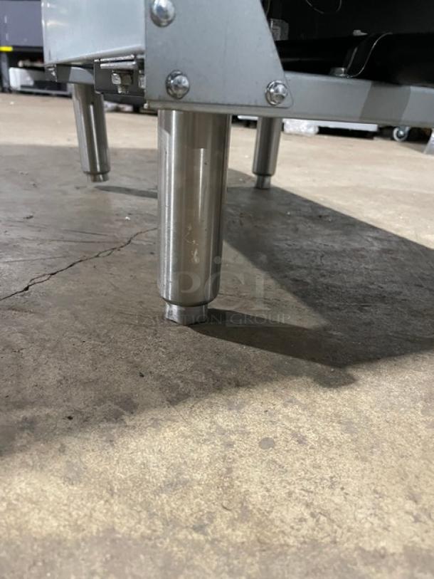 New! Scratch-N-Dent! Empura Commercial Stainless Steel Natural Gas Powered Floor Style Deep Fat Fryer! With Back Splash! With 2 Frying Baskets! Model: EGF-40/50_NAT SN: 2202005038! On Legs! - Image 11 of 11