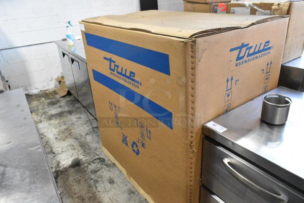 BRAND NEW! True TFP-48-18M-D-2 Stainless Steel Commercial Sandwich Salad Prep Table Bain Marie w/ Door and 2 Drawers. 115 Volts, 1 Phase. Tested and Working! - Image 2 of 4