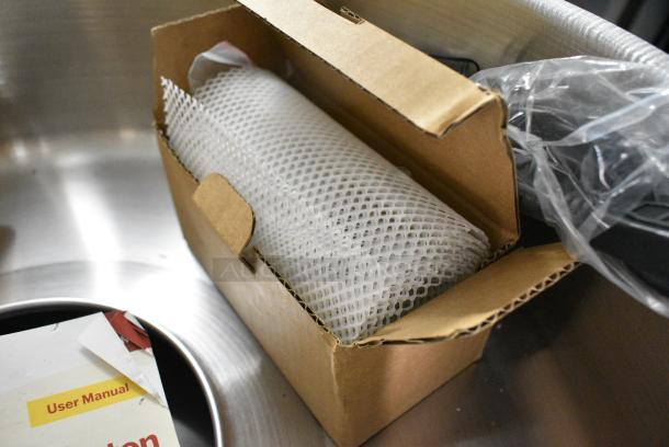 BRAND NEW SCRATCH AND DENT! Carnival King 382CCM21CT Cotton Candy Machine with 21" Stainless Steel Bowl and Cart. 110 Volts, 1 Phase. Tested and Working! - Image 5 of 9