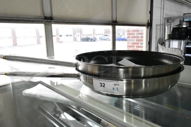2 BRAND NEW SCRATCH AND DENT! Vigor 473SSFRY16X SS1 Series 16" Stainless Steel Non-Stick Fry Pan with Aluminum-Clad Bottom, Excalibur Coating, and Helper Handle. 2 Times Your Bid! - Image 1 of 2