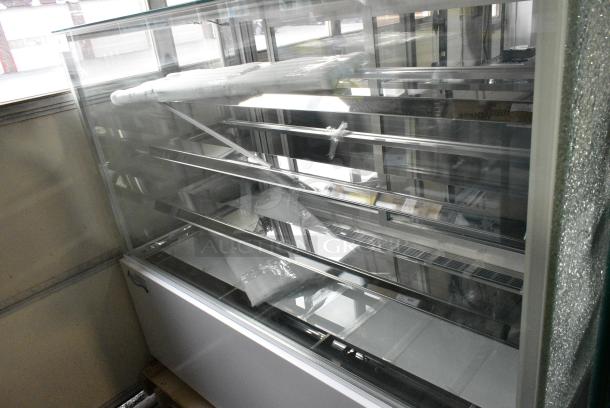 BRAND NEW SCRATCH AND DENT! Avantco 224BC60SW 60" White Square Refrigerated Bakery Display Case with LED Lighting. See Pictures for Glass Damage. 115 Volts, 1 Phase. Tested and Working! - Image 2 of 4
