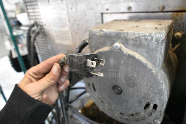 2 Southbend B Series Stainless Steel Commercial Natural Gas Powered Full Size Convection Oven w/ View Through Door, Metal Oven Racks and Thermostatic Controls on Commercial Casters. 2 Times Your Bid! - Image 7 of 9