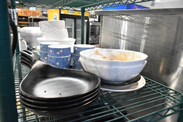 ALL ONE MONEY! Tier Lot of Various Items Including Ceramic Dishes and Metal Skillets. - Image 4 of 4