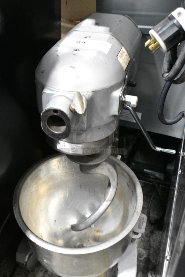Hobart A-200 Metal Commercial Countertop 20 Quart Planetary Dough Mixer w/ Metal Mixing Bowl and Dough Hook Attachment. 115 Volts, 1 Phase. Tested and Powers On But Parts Do Not Move - Image 3 of 5