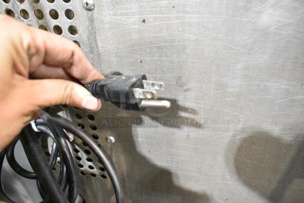 2 Southbend B-Series Stainless Steel Commercial Natural Gas Powered Full Size Convection Oven w/ View Through Doors, Metal Oven Racks and Thermostatic Controls on Commercial Casters. 2 Times Your Bid! - Image 4 of 6