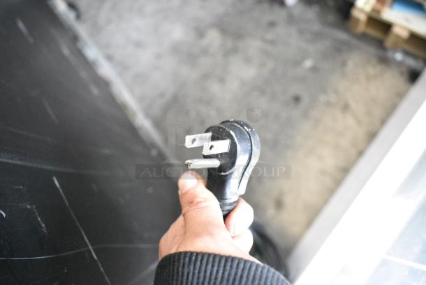 Avantco G1.2BM2F-HC Metal Commercial 2 Door Reach In Cooler Merchandiser w/ Poly Coated Racks on Commercial Casters. 115 Volts, 1 Phase. Tested and Working! - Image 6 of 6