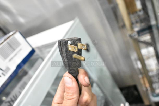 True T-23G Stainless Steel Commercial Single Door Reach In Cooler Merchandiser w/ Poly Coated Racks on Commercial Casters. 115 Volts, 1 Phase. Tested and Working! - Image 5 of 5