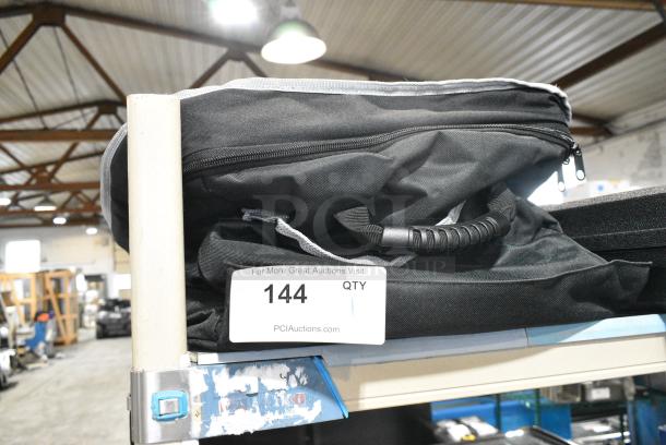 BRAND NEW SCRATCH AND DENT! Vollrath VCBL100 1-Series Large Insulated Food Pan Carrier / Catering Bag, 23" x 15" x 14" - Holds (3) Full Size Food Pans - Image 2 of 3