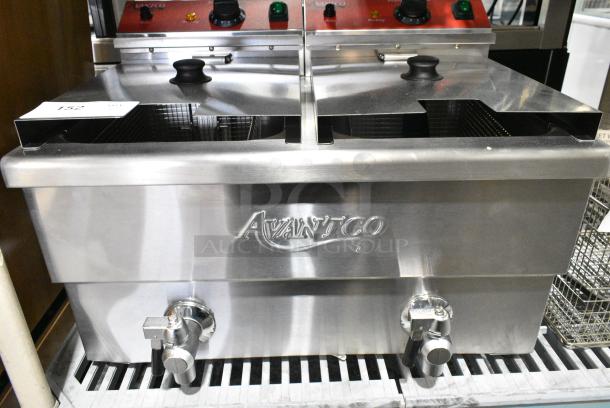 BRAND NEW SCRATCH AND DENT! 2024 Avantco 177F202 Stainless Steel Commercial Countertop Electric Powered Double Bay Fryer w/ 2 Metal Fry Baskets and 2 Metal Lids. 208-240 Volts, 1 Phase. - Image 3 of 5