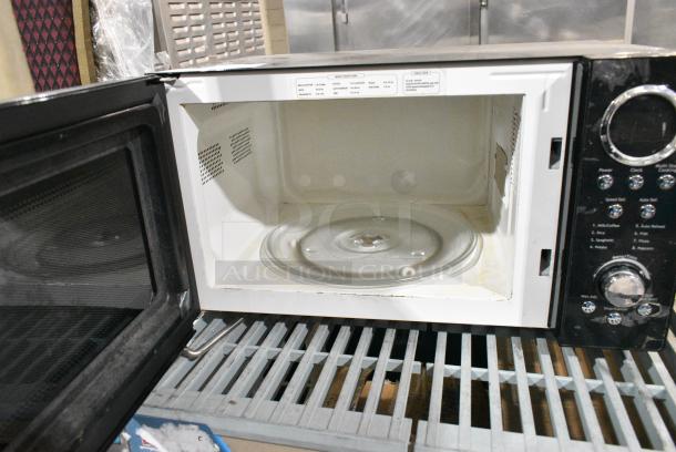 Ginny's RMW987-GB-BLACK Metal Countertop Microwave. 120 Volts, 1 Phase. - Image 2 of 3