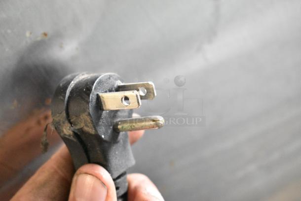 Avantco 178A19FHC Stainless Steel Commercial Single Door Reach In Freezer w/ Poly Coated Racks. 115 Volts, 1 Phase. Tested and Working! - Image 4 of 4