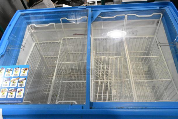 AHT RIO S 100 Metal Commercial Chest Ice Cream Freezer Merchandiser on Commercial Casters. 115 Volts, 1 Phase. Tested and Working! - Image 3 of 6