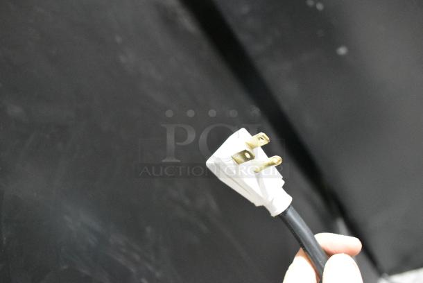 2017 True GDM-72-HC Metal Commercial 3 Door Reach In Cooler Merchandiser w/ Poly Coated Racks. 115 Volts, 1 Phase. Tested and Working! - Image 4 of 5