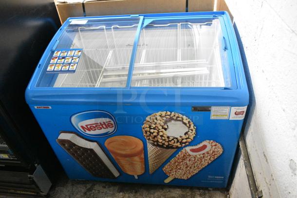 AHT RIO S 100 Metal Commercial Chest Ice Cream Freezer Merchandiser on Commercial Casters. 115 Volts, 1 Phase. Tested and Working! - Image 1 of 3
