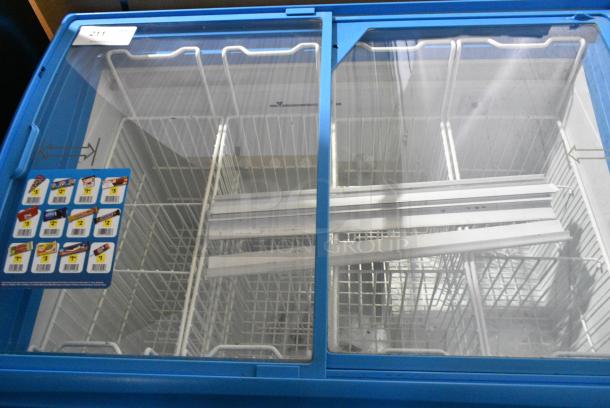 AHT RIO S 100 Metal Commercial Chest Ice Cream Freezer Merchandiser on Commercial Casters. 115 Volts, 1 Phase. Tested and Working! - Image 2 of 3