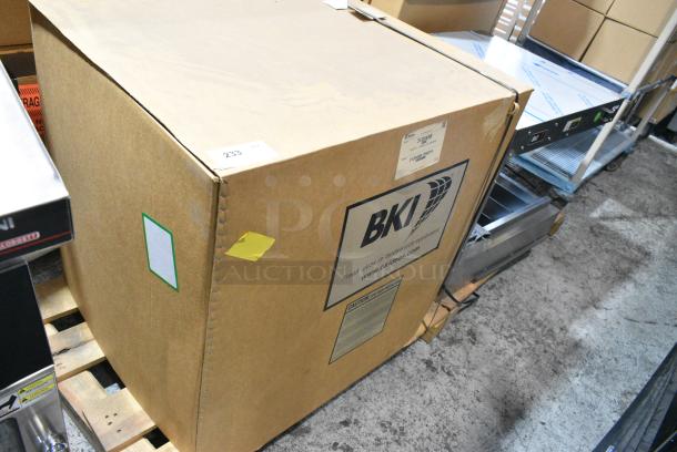 BRAND NEW! BKI HFW-R Stainless Steel Commercial Countertop Fry Dumping Warming Station. 120 Volts, 1 Phase. - Image 10 of 11