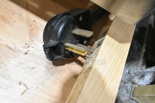 LIKE NEW! 2017 Alto Shaam VMC H3H Stainless Steel Commercial Vector H Series Multi-Cook Oven. 208-240 Volts, 1 Phase. - Image 5 of 7