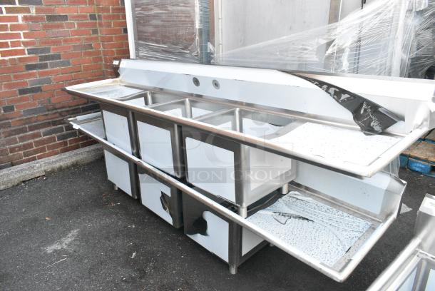 BRAND NEW SCRATCH AND DENT! Regency 600S31818224 Stainless Steel Commercial 3 Bay Sink w/ Dual Drain Boards. No Legs. - Image 2 of 3