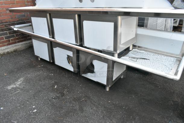 BRAND NEW SCRATCH AND DENT! Regency 600S31818224 Stainless Steel Commercial 3 Bay Sink w/ Dual Drain Boards. No Legs. - Image 2 of 4