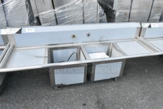 BRAND NEW SCRATCH AND DENT! Regency 600S21717218 Stainless Steel 2 Bay Sink w/ Dual Drain Boards. No Legs.