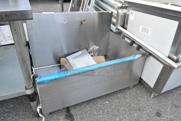 BRAND NEW SCRATCH AND DENT! Stainless Steel Single Bay Sink. No Legs. - Image 2 of 2