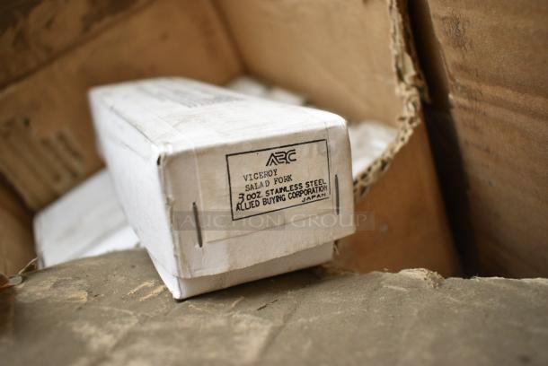 17 BRAND NEW! Boxes Including Polar Pak 02421 Lunch Box Containers, LBP Plain Kraft Large Catering Tray, Cambro 25S318167 Camrack 3 5/8" High Customizable Brown 25 Compartment Glass Rack. 17 Times Your Bid! - Image 8 of 16