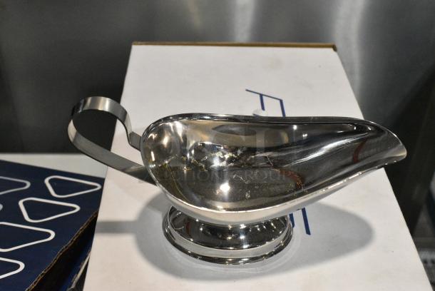 BRAND NEW SCRATCH AND DENT! Lot of Stainless Steel Gravy Boats - Image 6 of 7