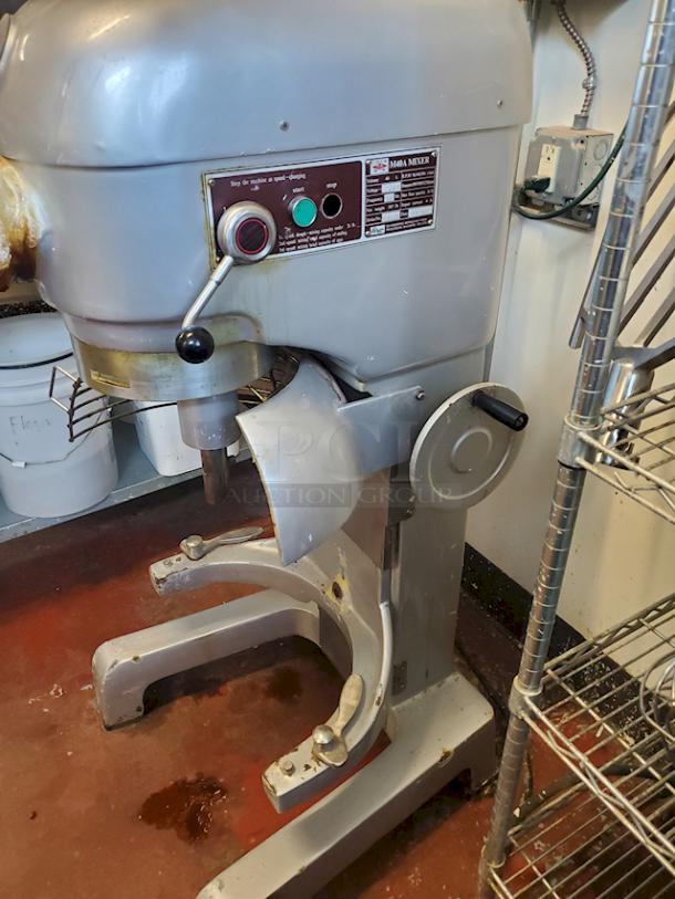 HL M40A 3-Speed 40qt Mixer With Paddle, Hook, Wire Whisk, and (2) Bowls.  3 phase 220v 60hz 1.5kw - Image 3 of 6