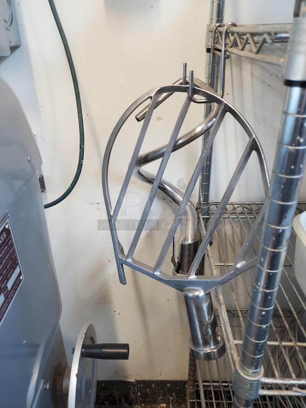 HL M40A 3-Speed 40qt Mixer With Paddle, Hook, Wire Whisk, and (2) Bowls.  3 phase 220v 60hz 1.5kw - Image 5 of 6