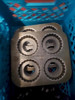 (2) 4 Hole Baking Pans With Inserts. 2x Your Bid