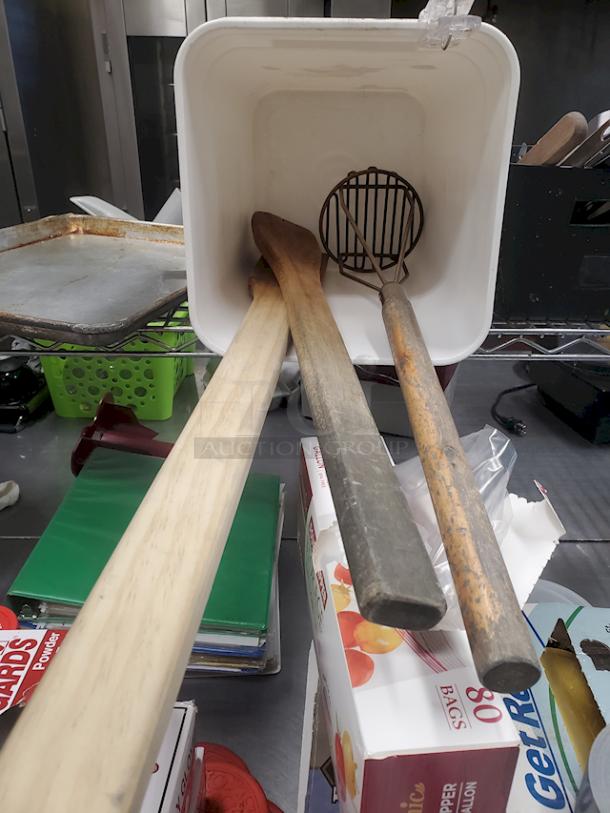 HUGE LOT of Miscellaneous Smallwares. - Image 2 of 11