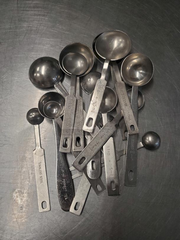 HUGE LOT of Miscellaneous Smallwares. - Image 4 of 11