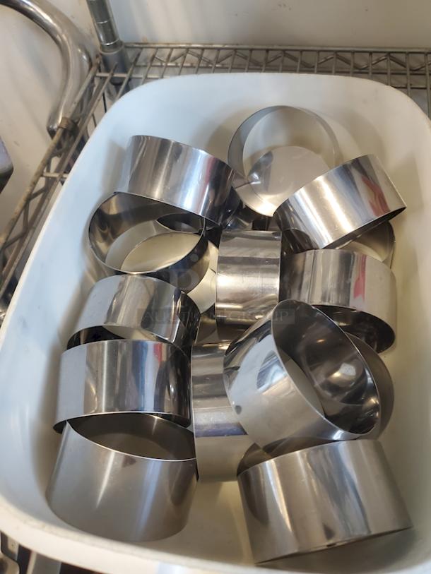 HUGE LOT of Miscellaneous Smallwares. - Image 10 of 11