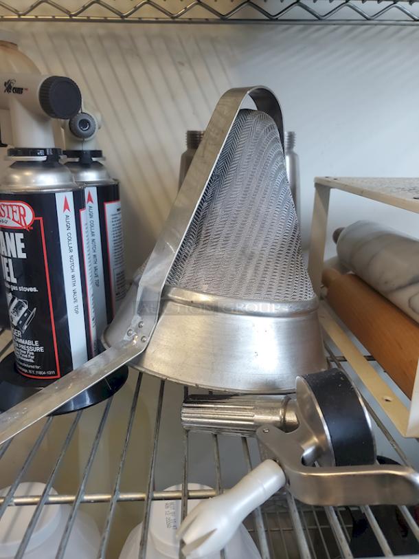 HUGE LOT of Miscellaneous Smallwares. - Image 11 of 11