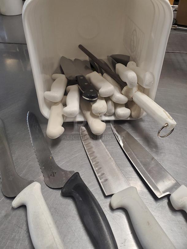 HUGE LOT of Various Different Knives and Knife Sharpener. 18x Your Bid - Image 1 of 1