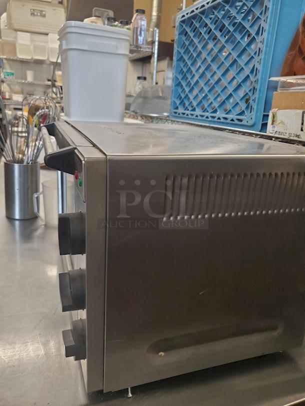 Waring WCO500X Half Size Countertop Convection Oven - 120V, 1700W - Image 2 of 2