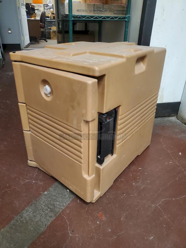 Cambro Ultra Pan Carrier® Front Loading Insulated Food Pan Carrier - 6 Full-Size Pan Max Capacity - Image 1 of 2