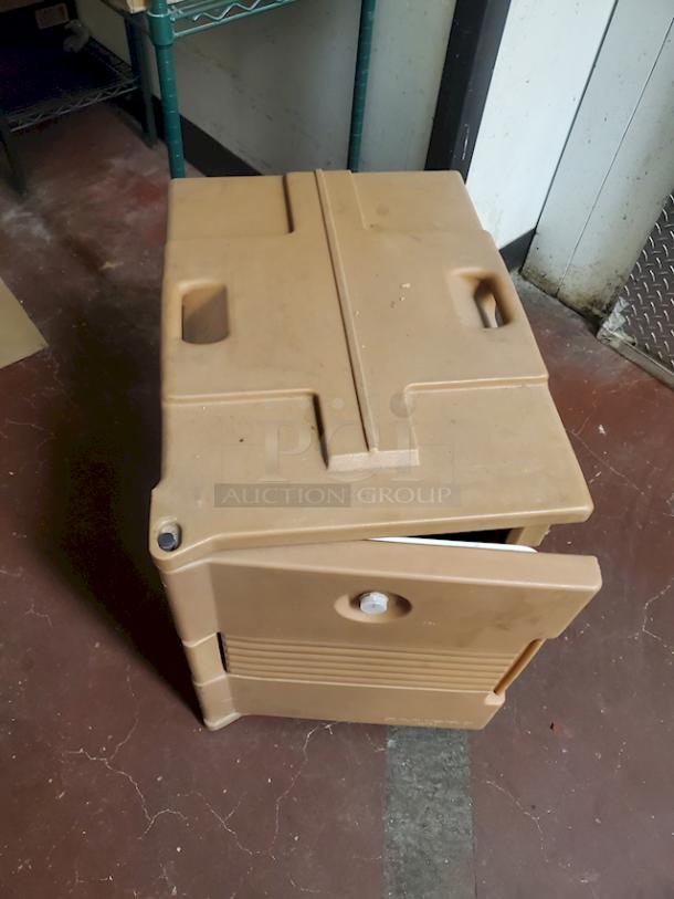 Cambro Ultra Pan Carrier® Front Loading Insulated Food Pan Carrier - 6 Full-Size Pan Max Capacity - Image 2 of 2