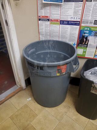 SET OF 3 Trash Cans With Lids.  3x Your Bid.