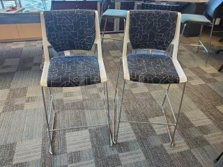2 Black and White Chairs (2xBid)
