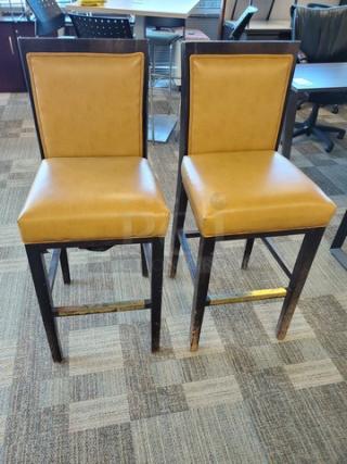 Lot of 2 Light Brown Chairs (2xBid)