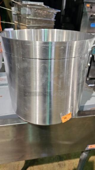Stock Pot. 10" in Diameter. Excellent Condition