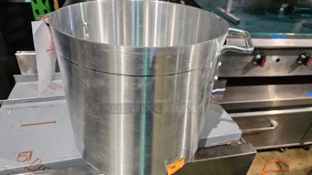 Stock Pot. 10" in Diameter. Excellent Condition - Image 3 of 3